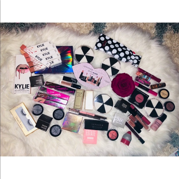 HOST PICK MYSTERY makeup box 150$+ value - Picture 6 of 8